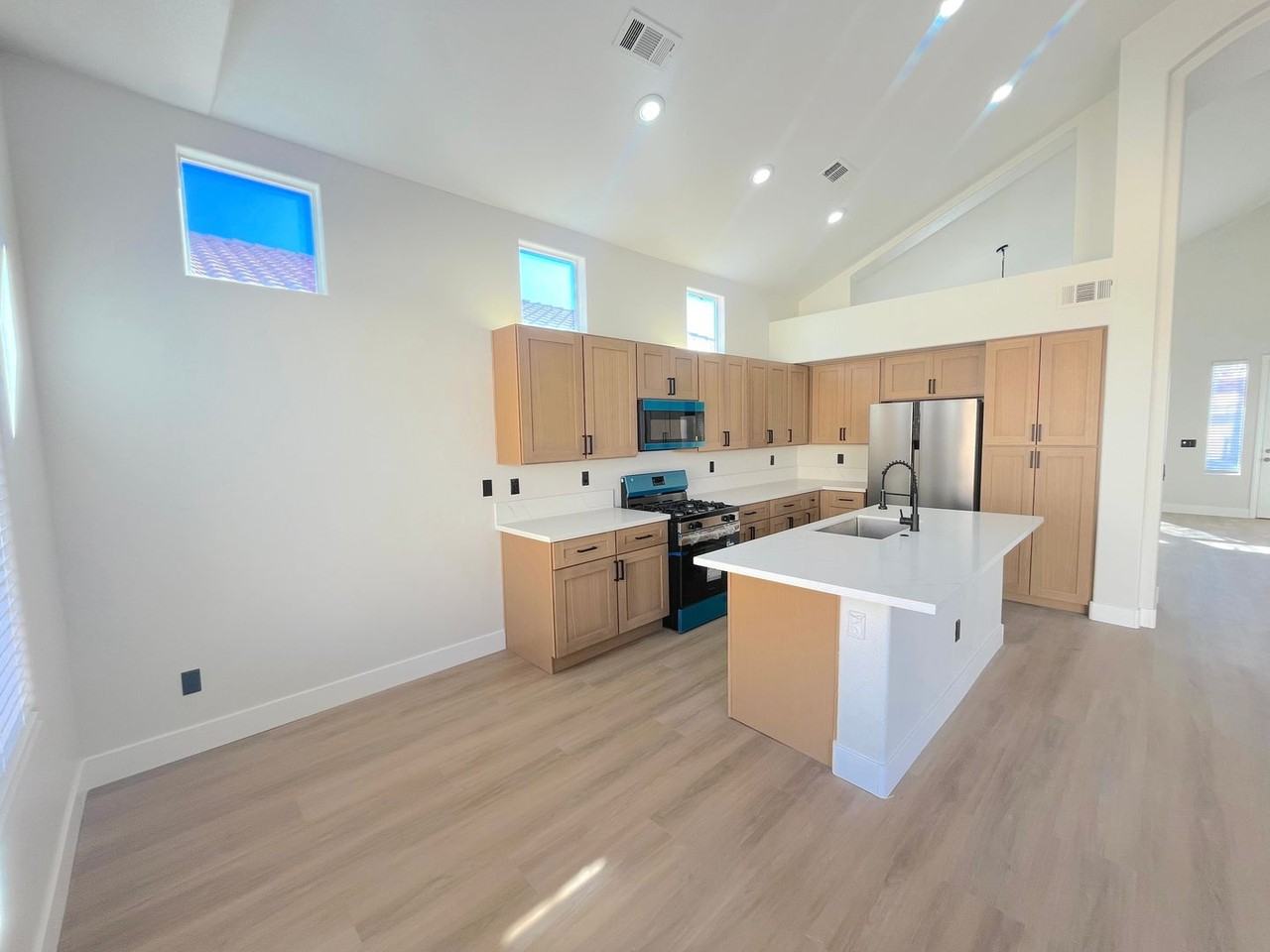 376 Blackstone River Ave - Photo 6 of 34