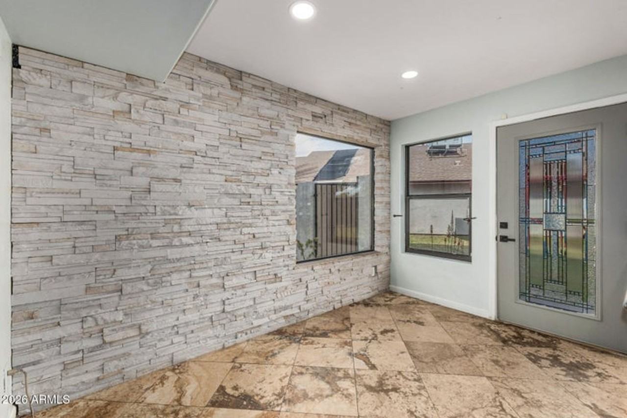 18653 N 43rd Dr - Photo 5 of 27