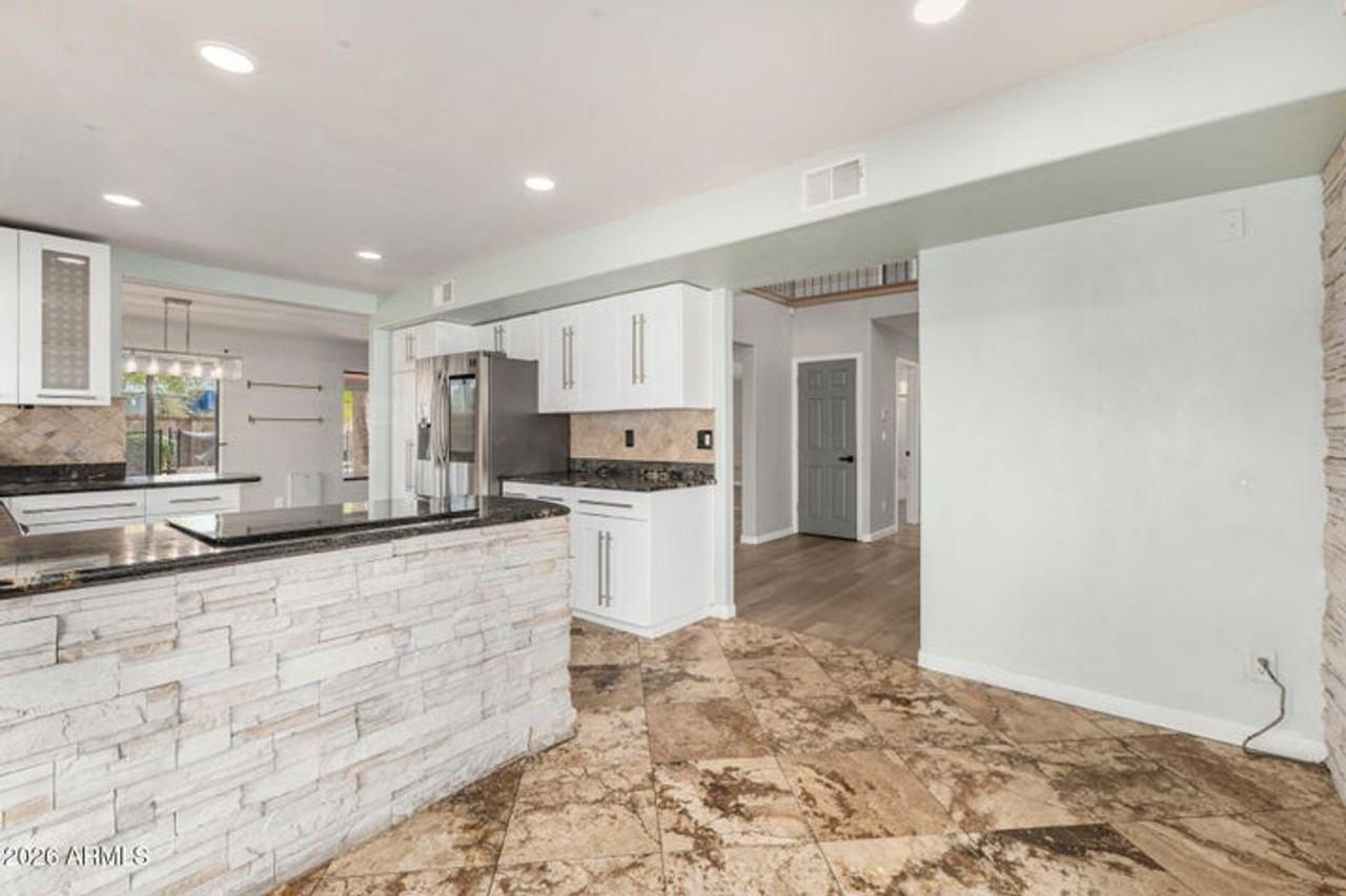 18653 N 43rd Dr - Photo 6 of 27