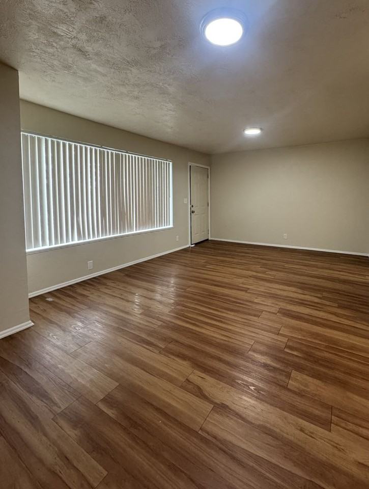 HAL1 - Photo 2 of 23