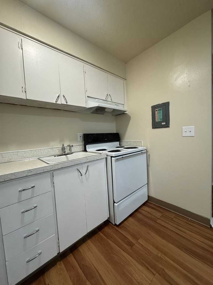 HAL1 - Photo 4 of 23