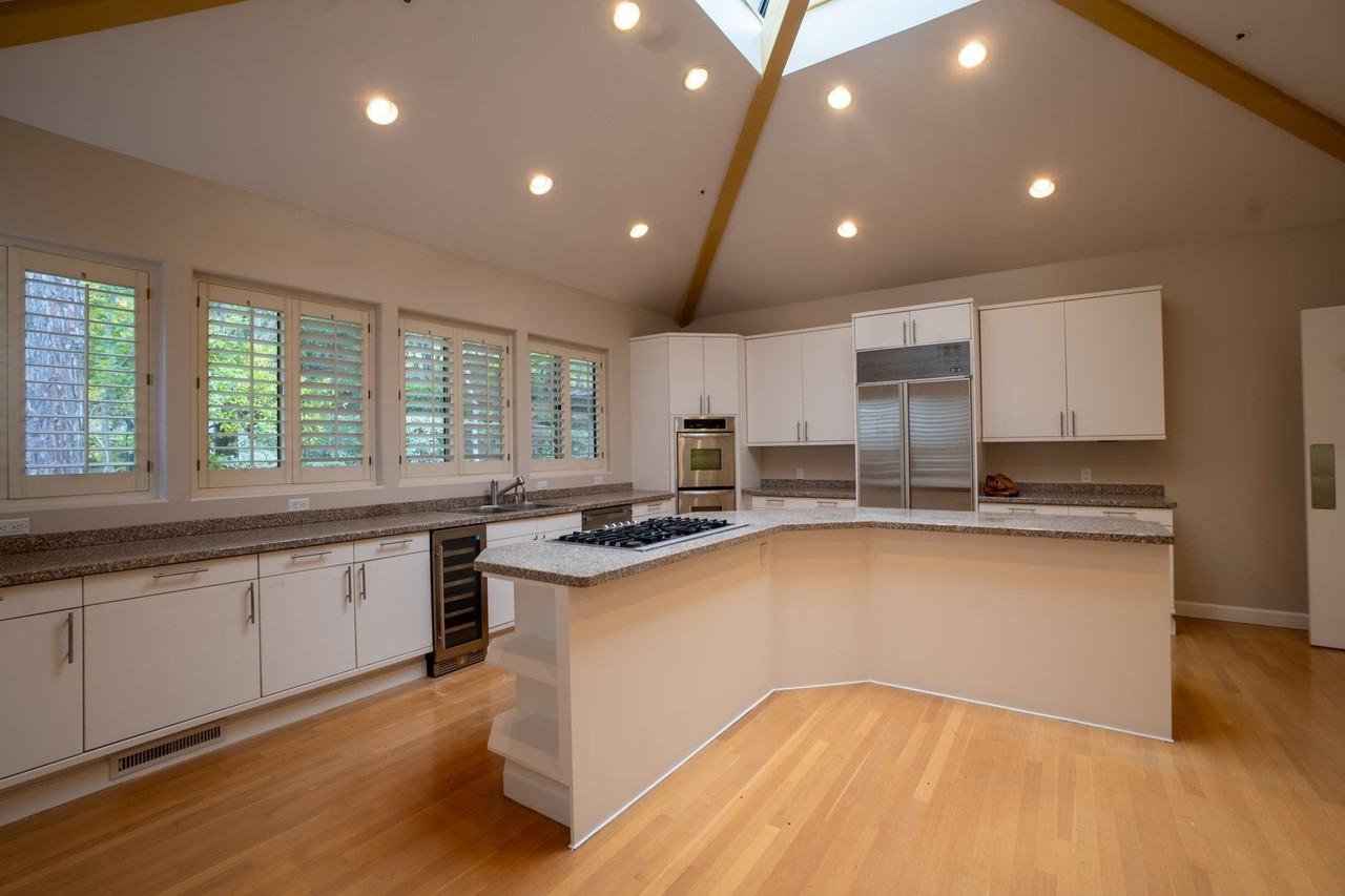 671 Manresa Ln - Photo 3 of 13