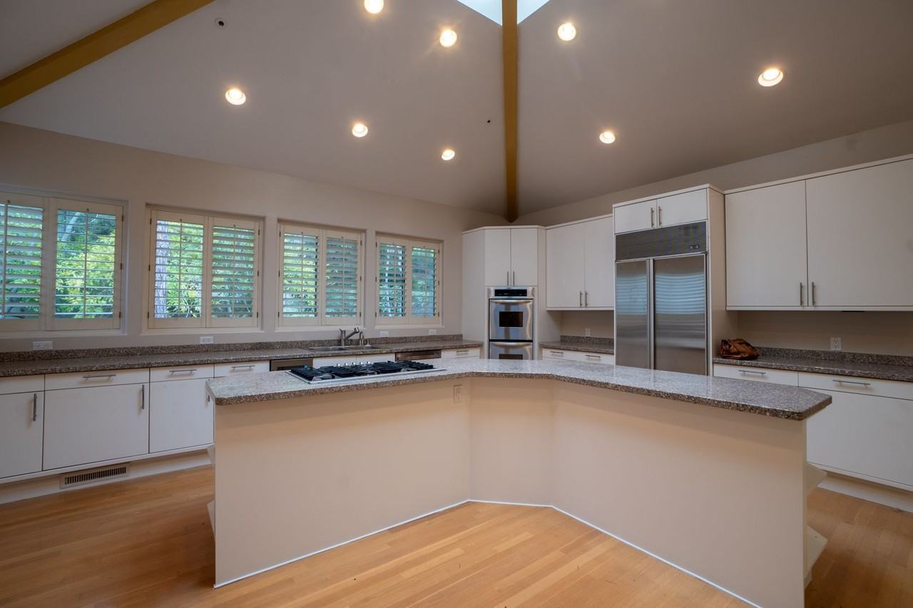 671 Manresa Ln - Photo 4 of 13