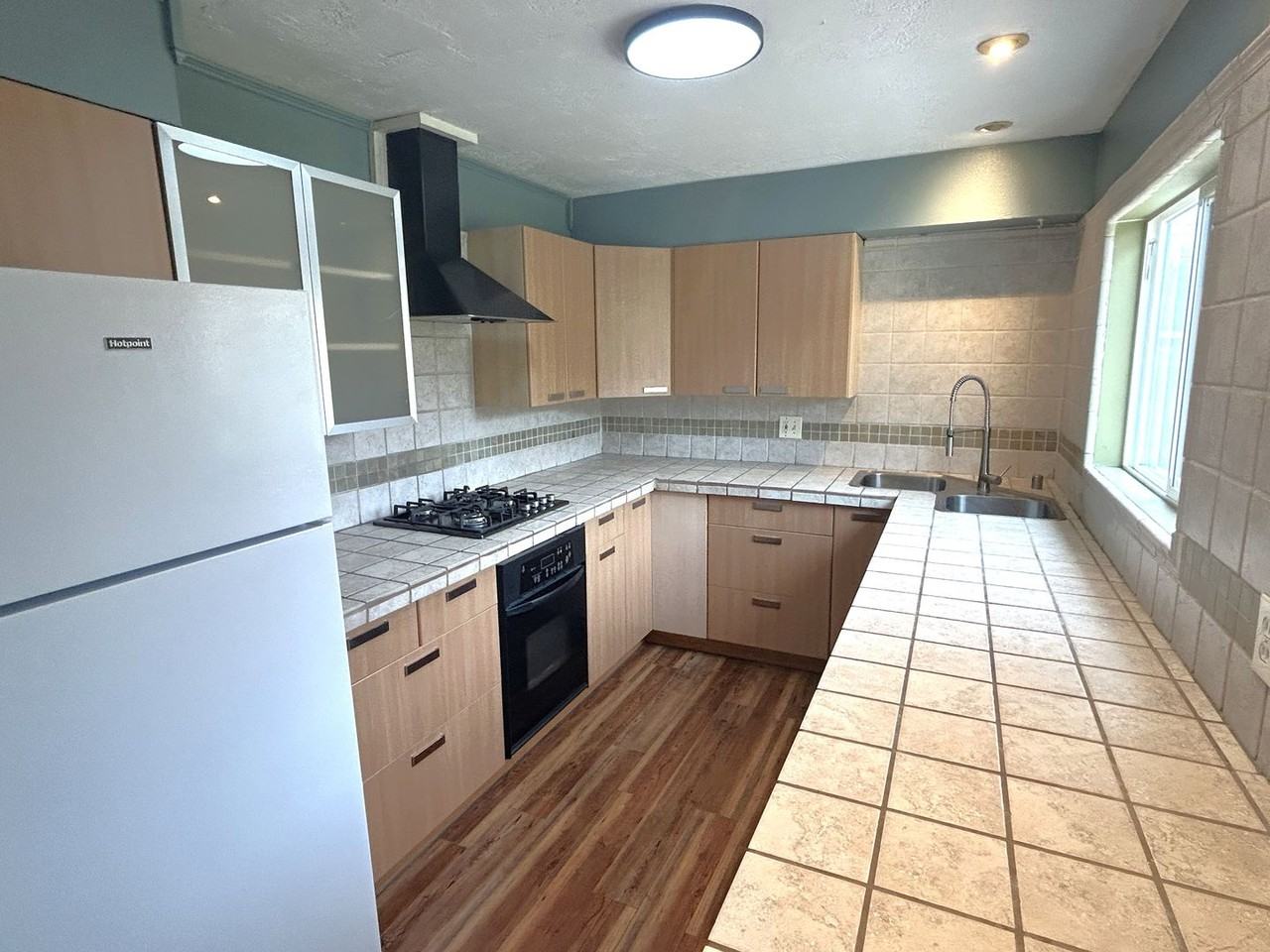 811 Drake Ave - Photo 3 of 18