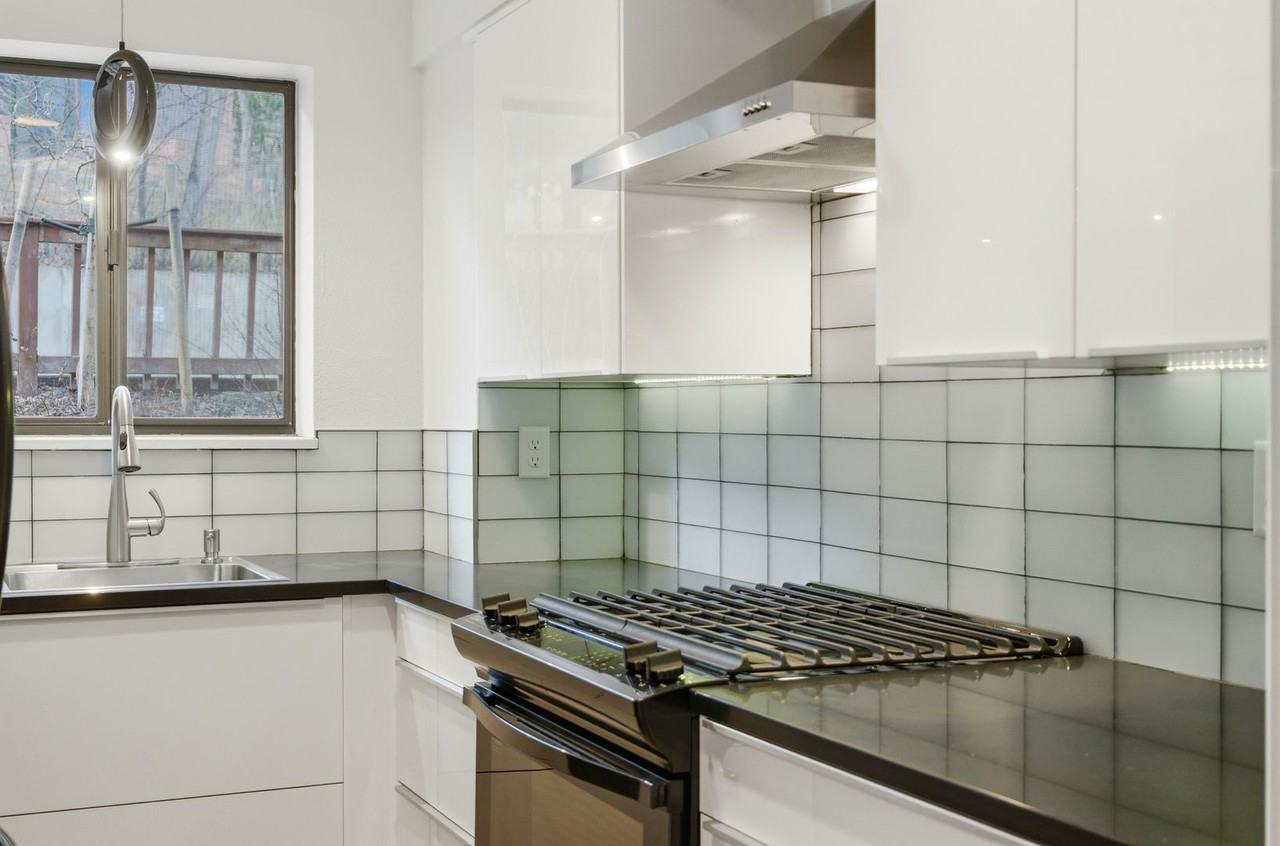 250 Spruce St - Photo 6 of 27