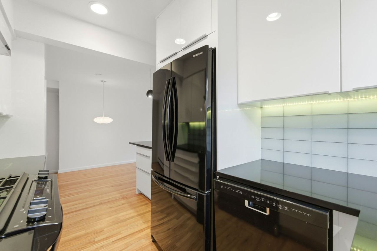 250 Spruce St - Photo 7 of 27