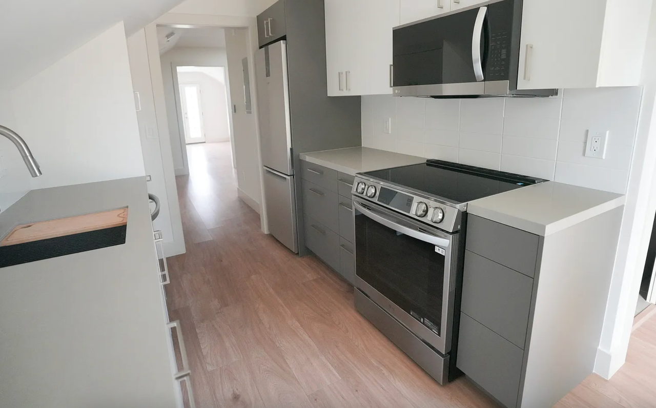 1415 Middlefield Rd - Photo 5 of 13