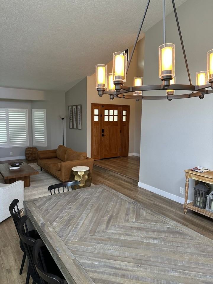 24067 Arminta St - Photo 6 of 26