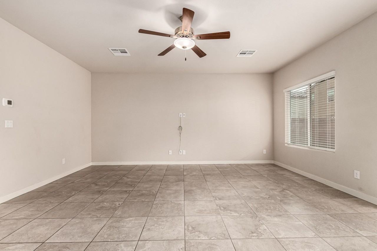 3819 Corellia Ave - Photo 3 of 40