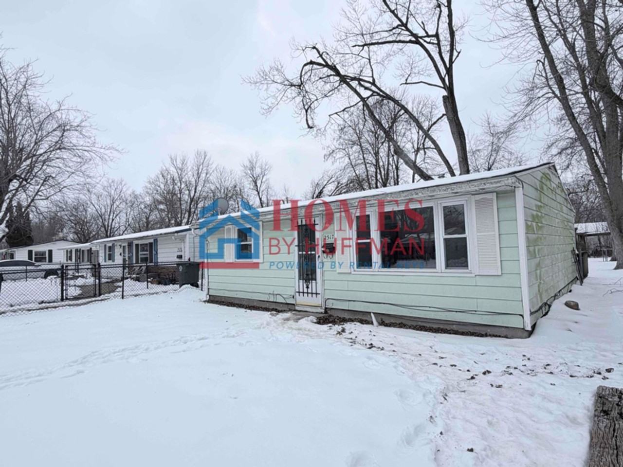 2517 S Saint James Blvd - Photo 2 of 12