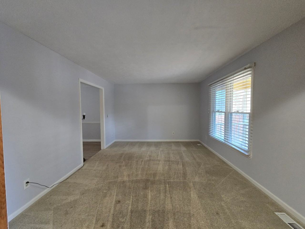 504 Georgetown Cir - Photo 2 of 24