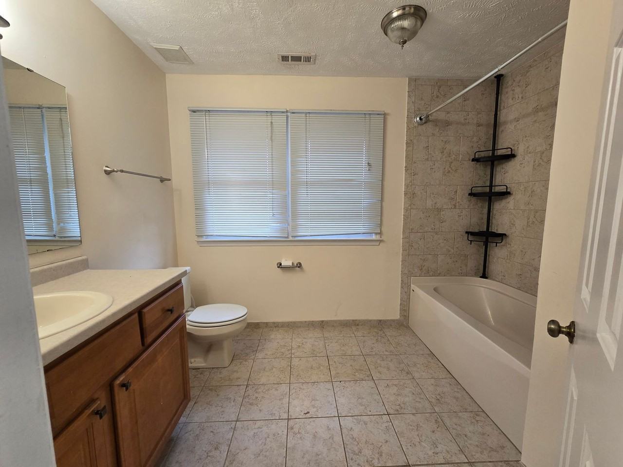 504 Georgetown Cir - Photo 6 of 24