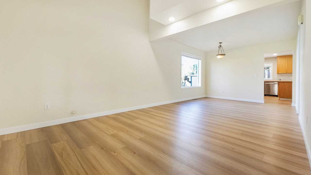 8035 53rd Ave W - Photo 4 of 26