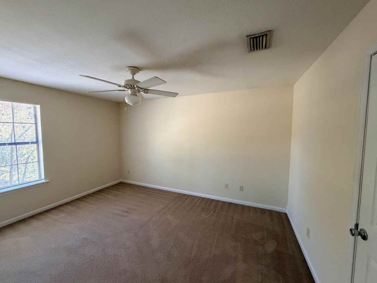 1704 N Patterson St #4 - Photo 4 of 19