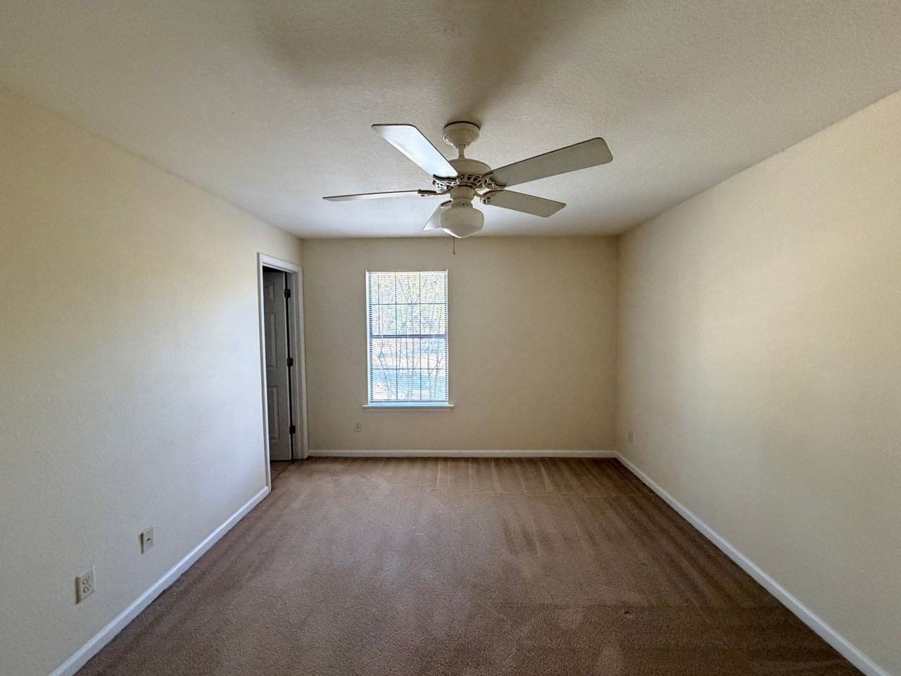 1704 N Patterson St #4 - Photo 5 of 19