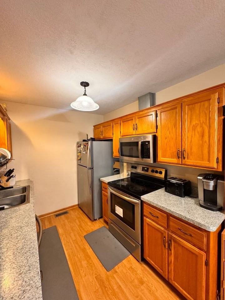 1360 Farrington St - Photo 3 of 24