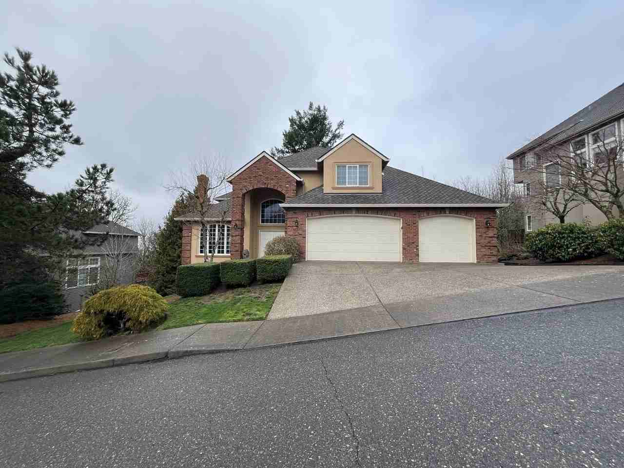 8223 Nw Hazeltine St - Photo 2 of 50