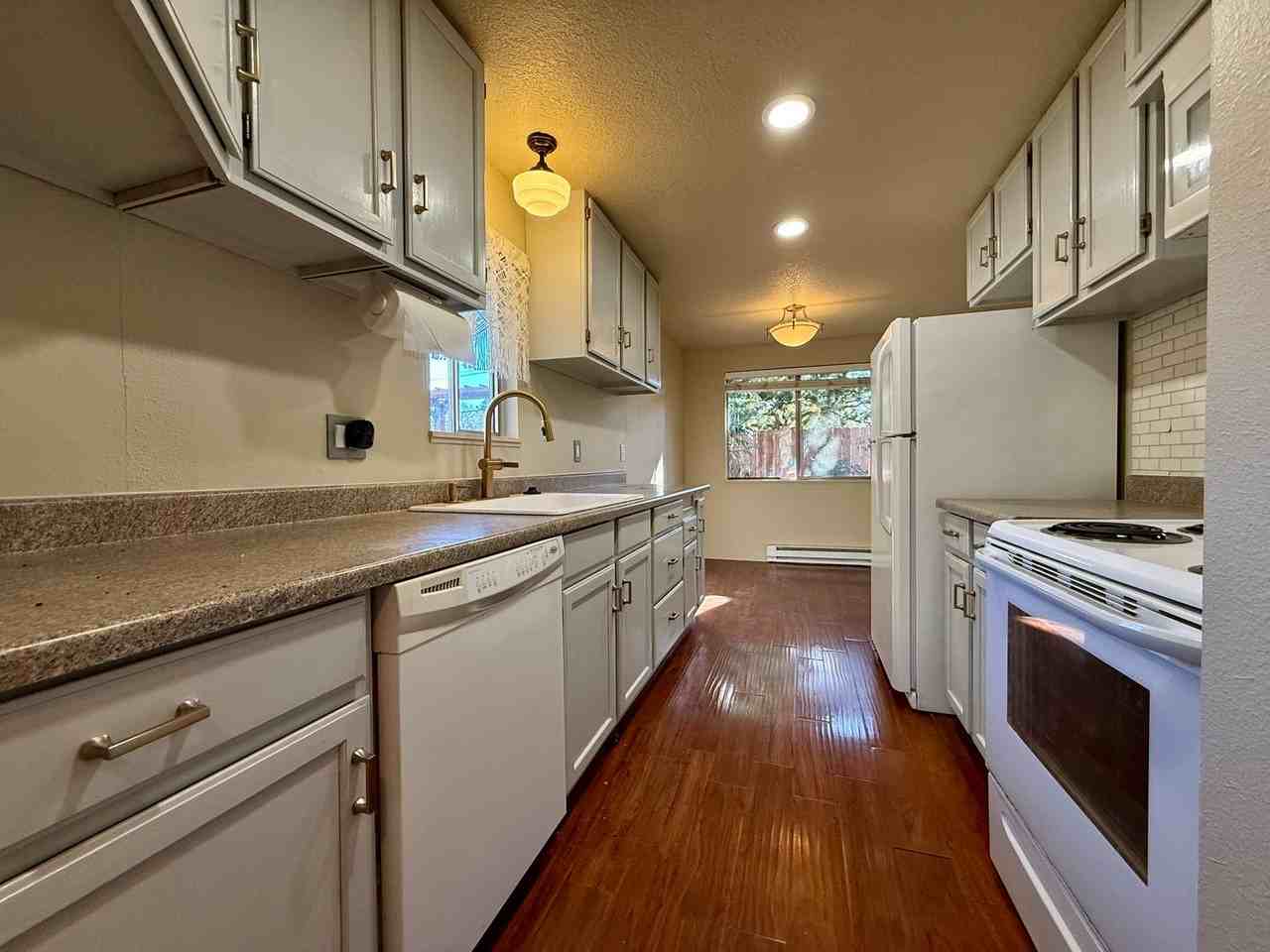 6916 Sw 104th Ave - Photo 4 of 16