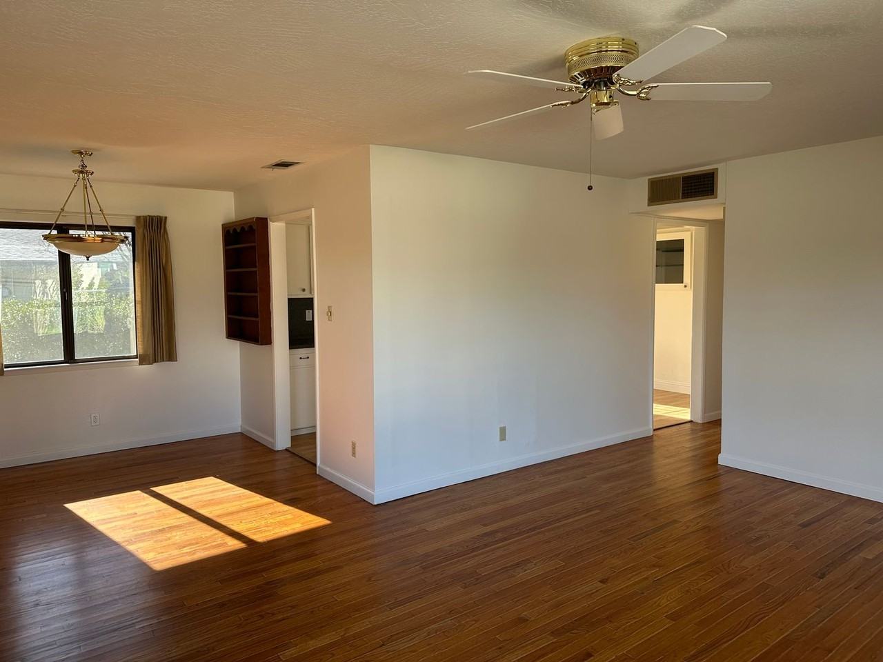 2258 Park Marina Dr - Photo 4 of 35