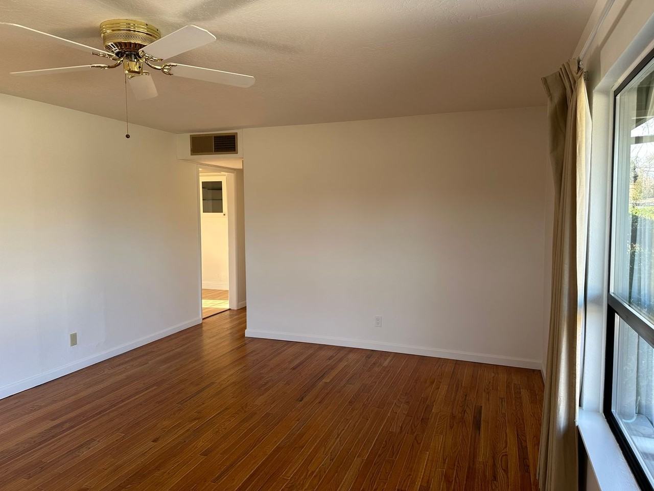 2258 Park Marina Dr - Photo 5 of 35