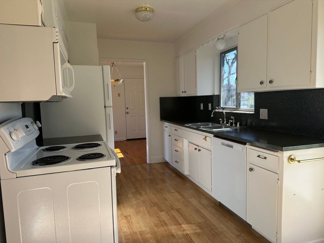 2258 Park Marina Dr - Photo 7 of 35