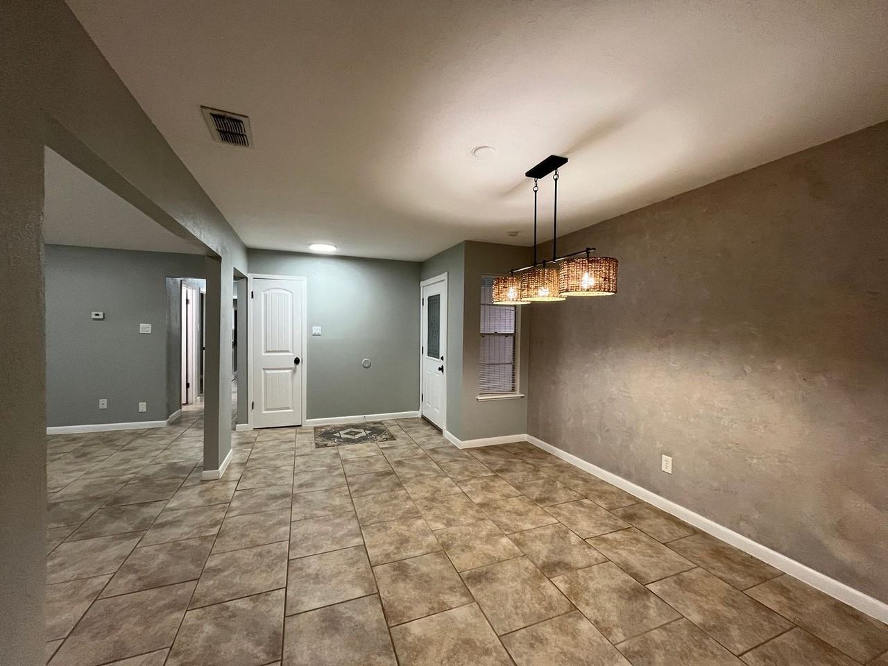 4123 4123 Crenshaw Drive - CRENSHAW 4123 - Photo 5 of 32