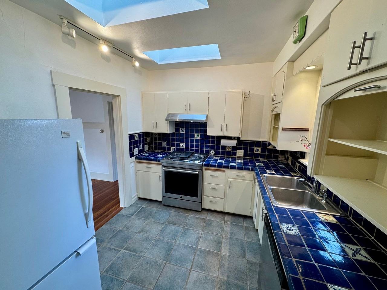 1171 W 5th Ave - Photo 6 of 26