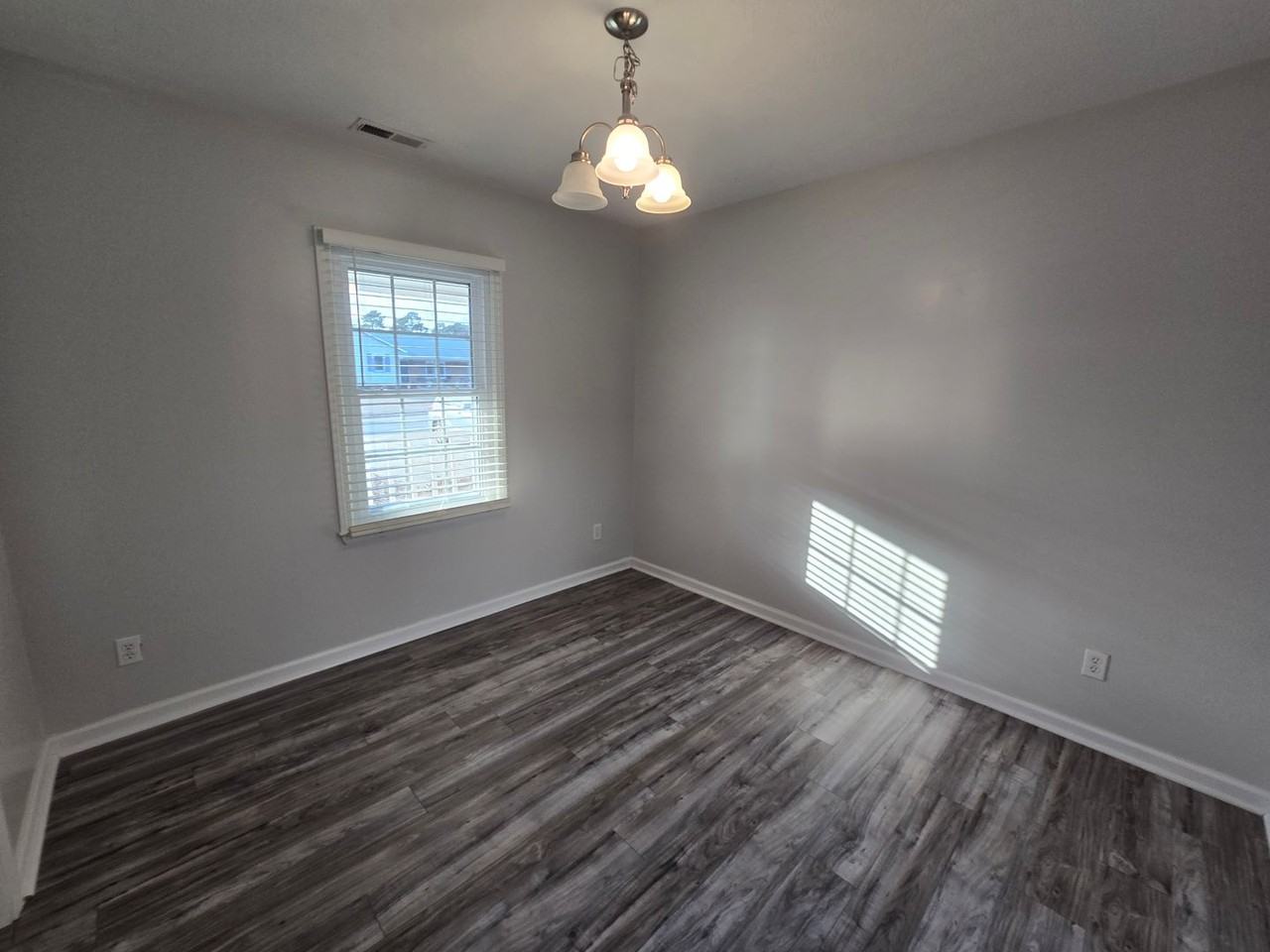 1091 Pleasant Oak Dr - Photo 3 of 27