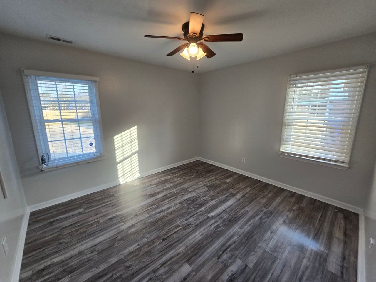 1091 Pleasant Oak Dr - Photo 5 of 27