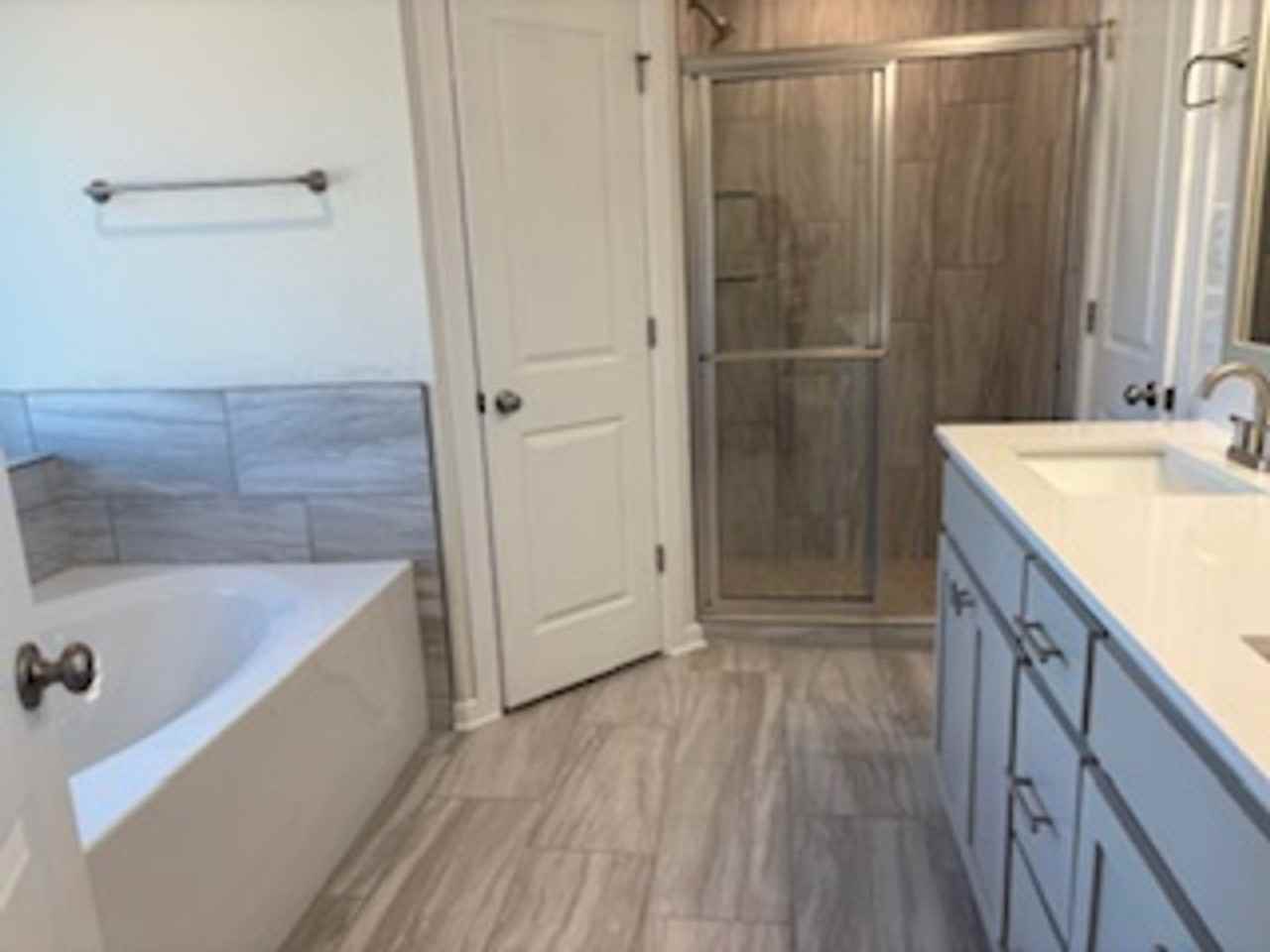 16301 Friar Ct - Photo 5 of 19