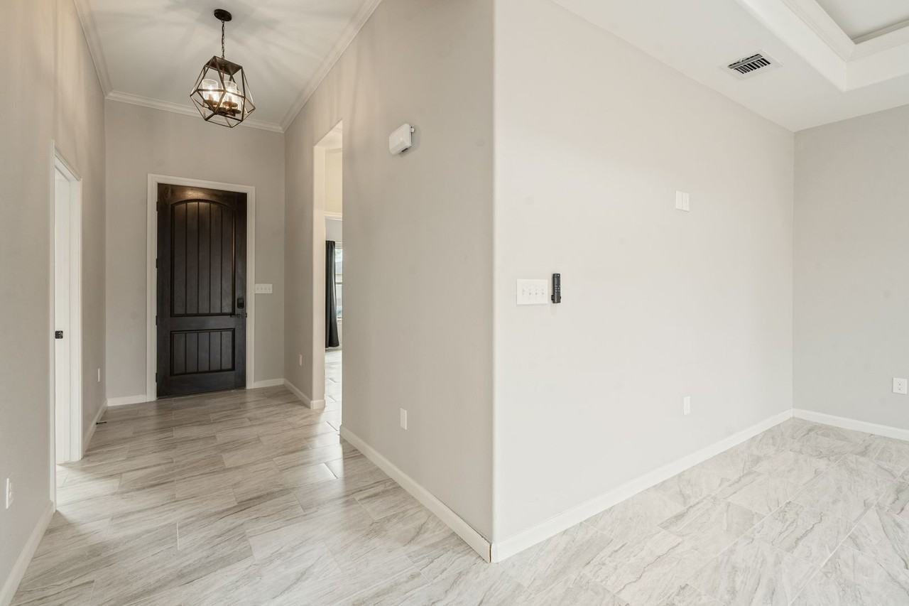 203 Javier Dr - Photo 3 of 46