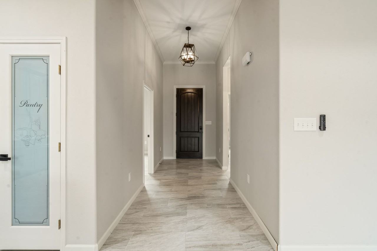 203 Javier Dr - Photo 4 of 46