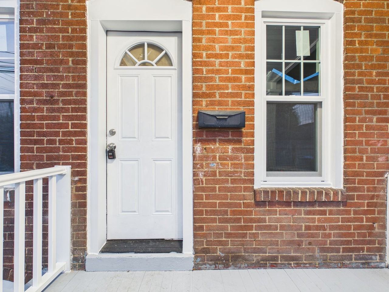 2427 Penn St - Photo 2 of 14