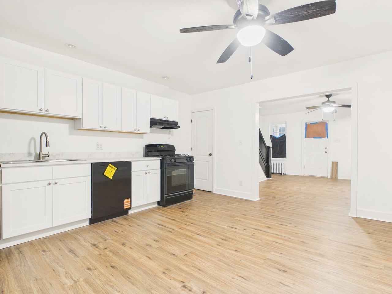 2427 Penn St - Photo 4 of 14