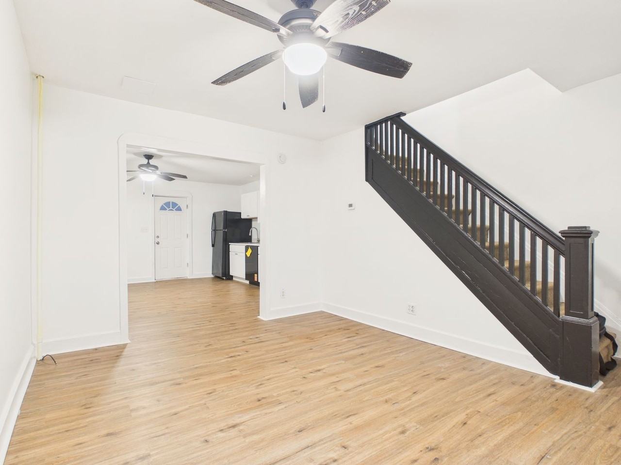 2427 Penn St - Photo 5 of 14