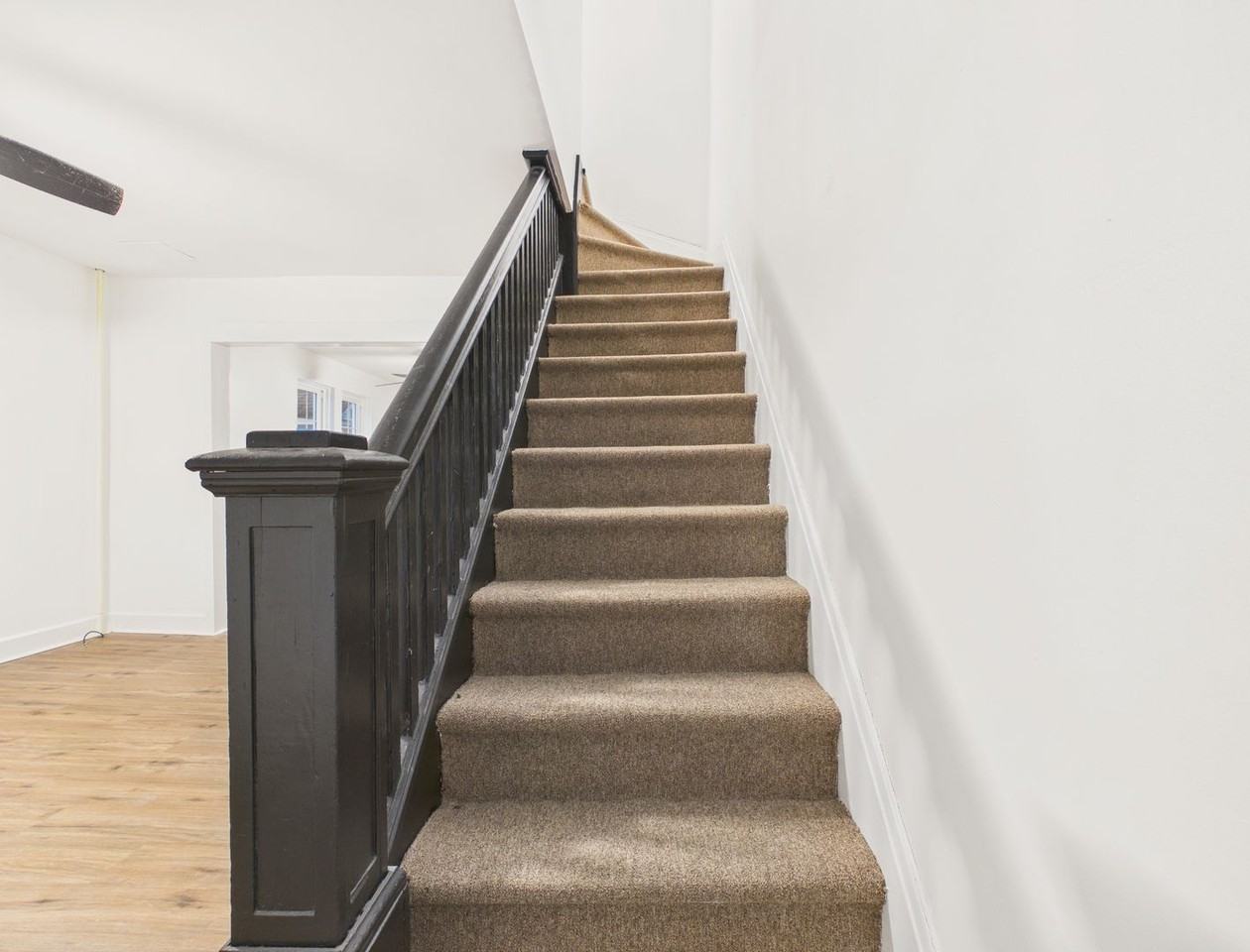 2427 Penn St - Photo 6 of 14