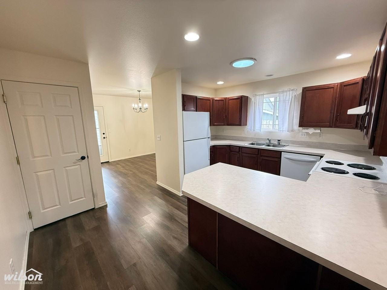 721 S 73rd Ave - Photo 4 of 17