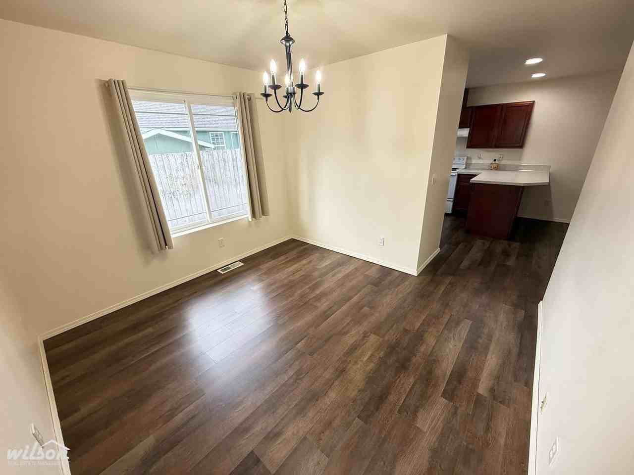 721 S 73rd Ave - Photo 7 of 17