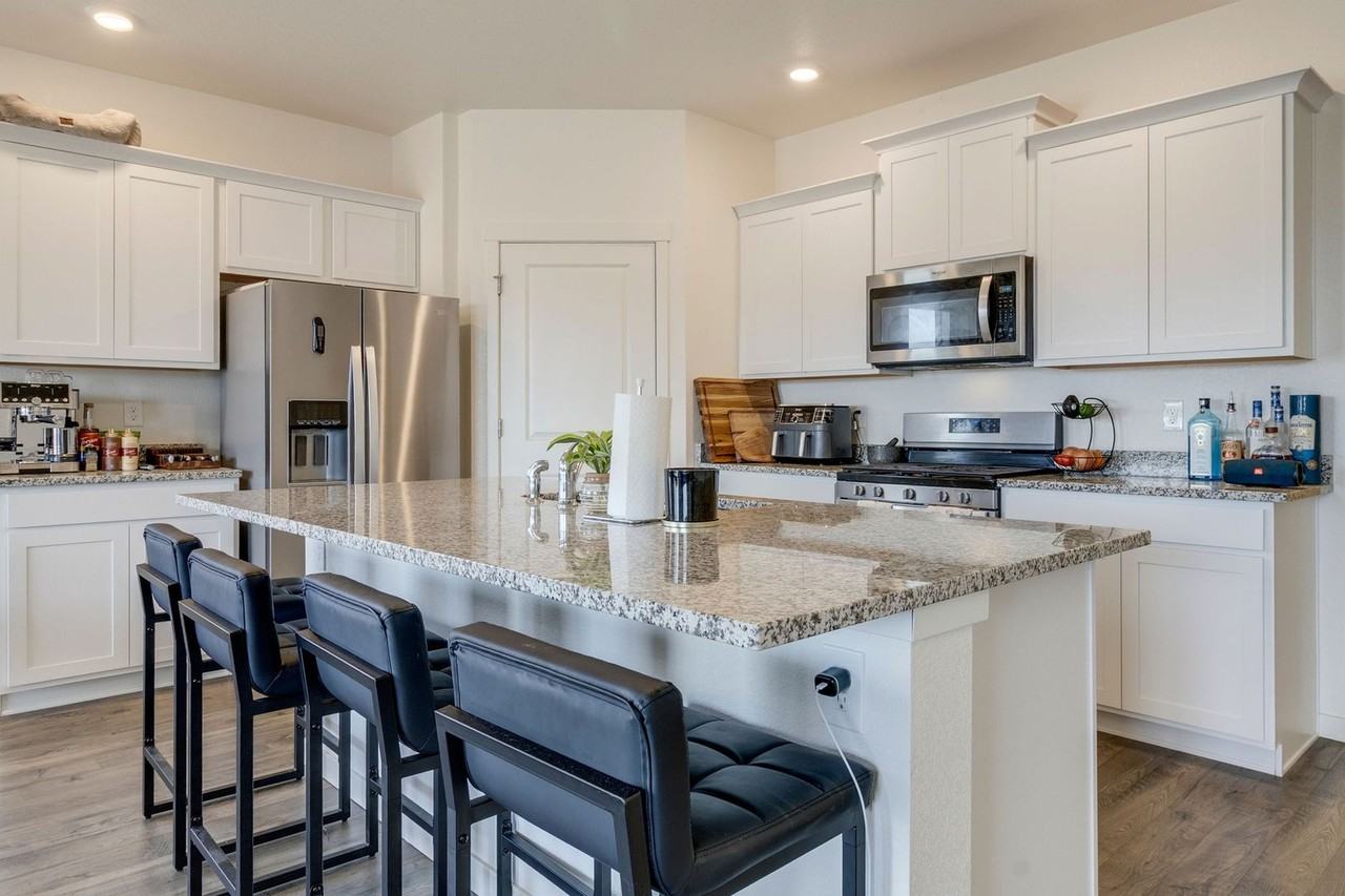 6449 Cranesbill St - Photo 5 of 22