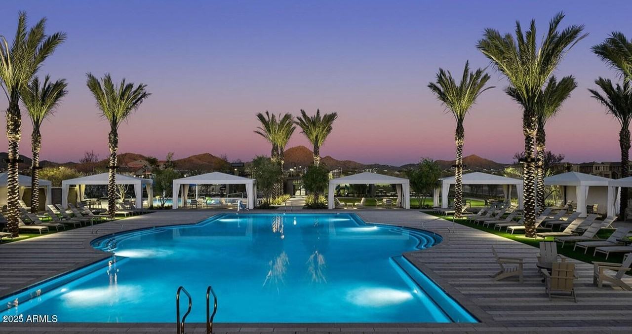 2450 W Maximo Way - Photo 4 of 8