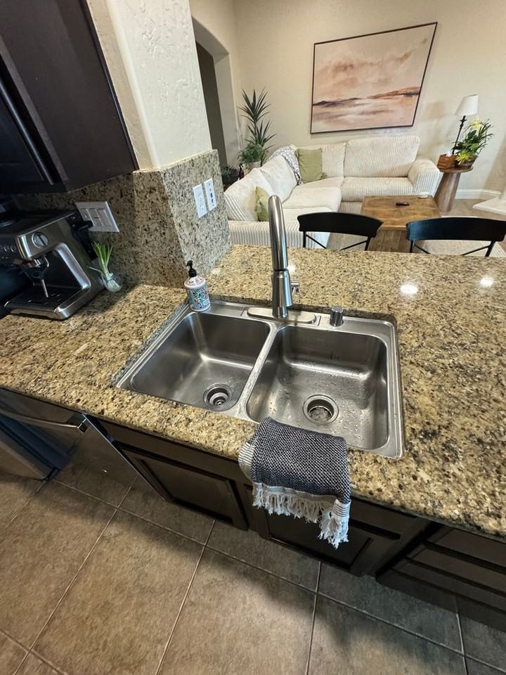 2310 W Tyler Ave - Photo 7 of 14