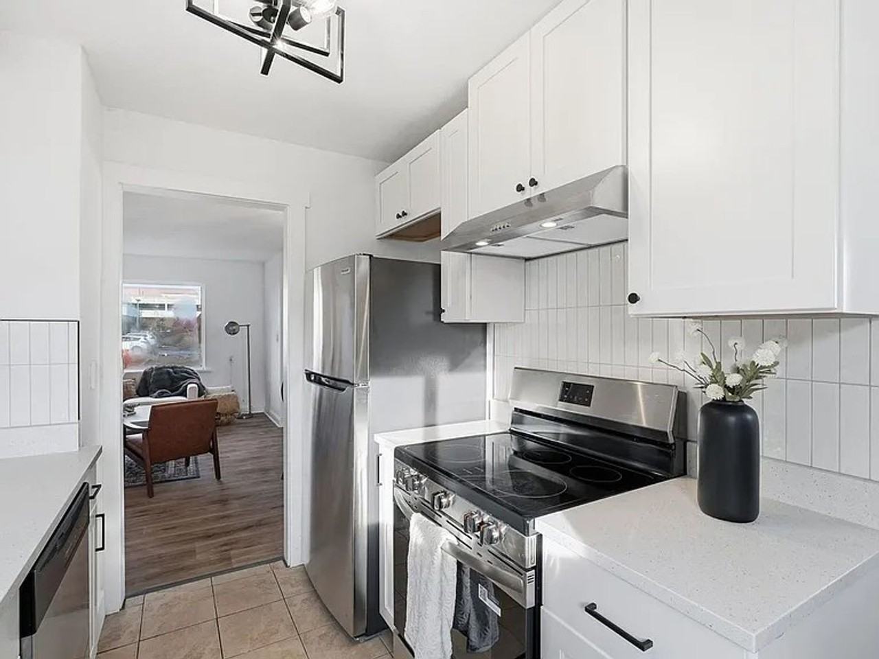 18 E Hoffman Ave - Photo 7 of 23