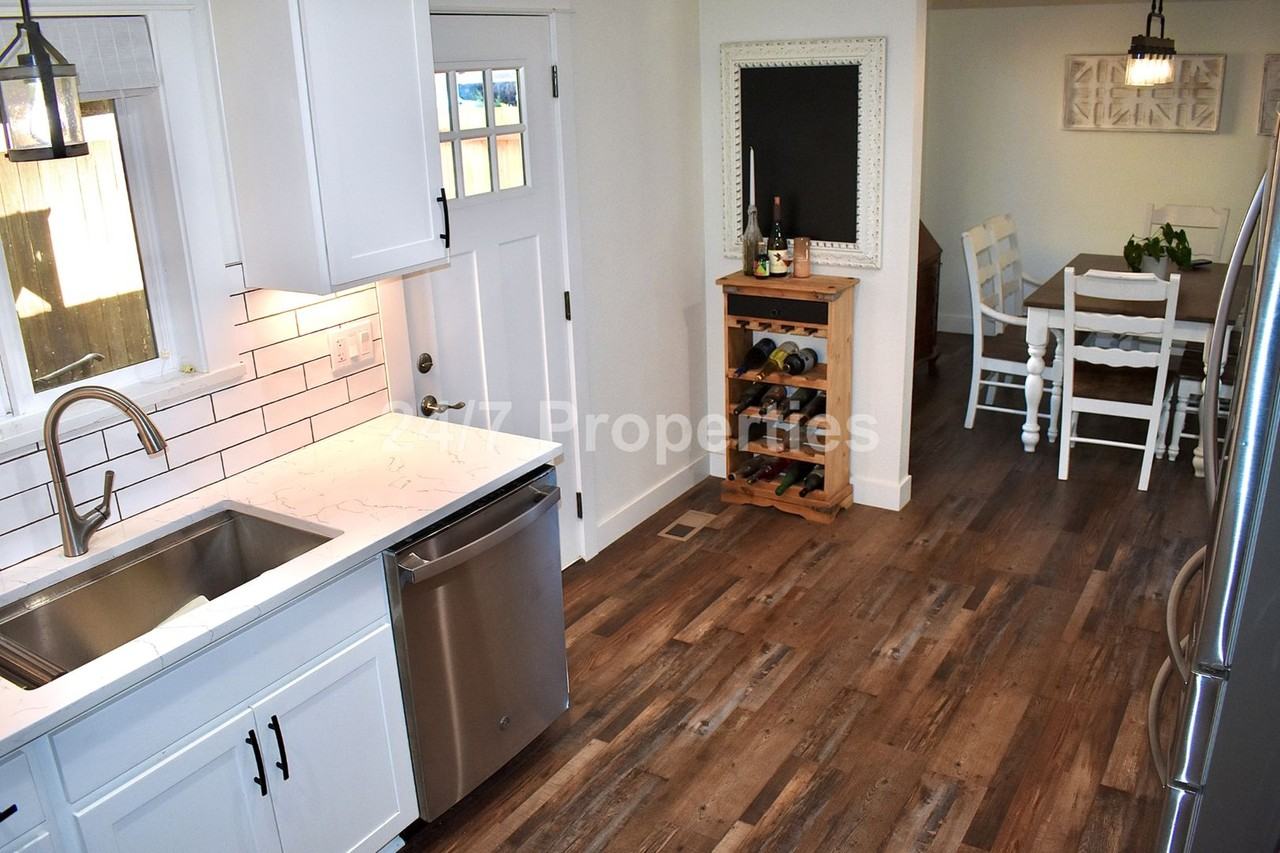 6715 Parkway Dr - Photo 4 of 13