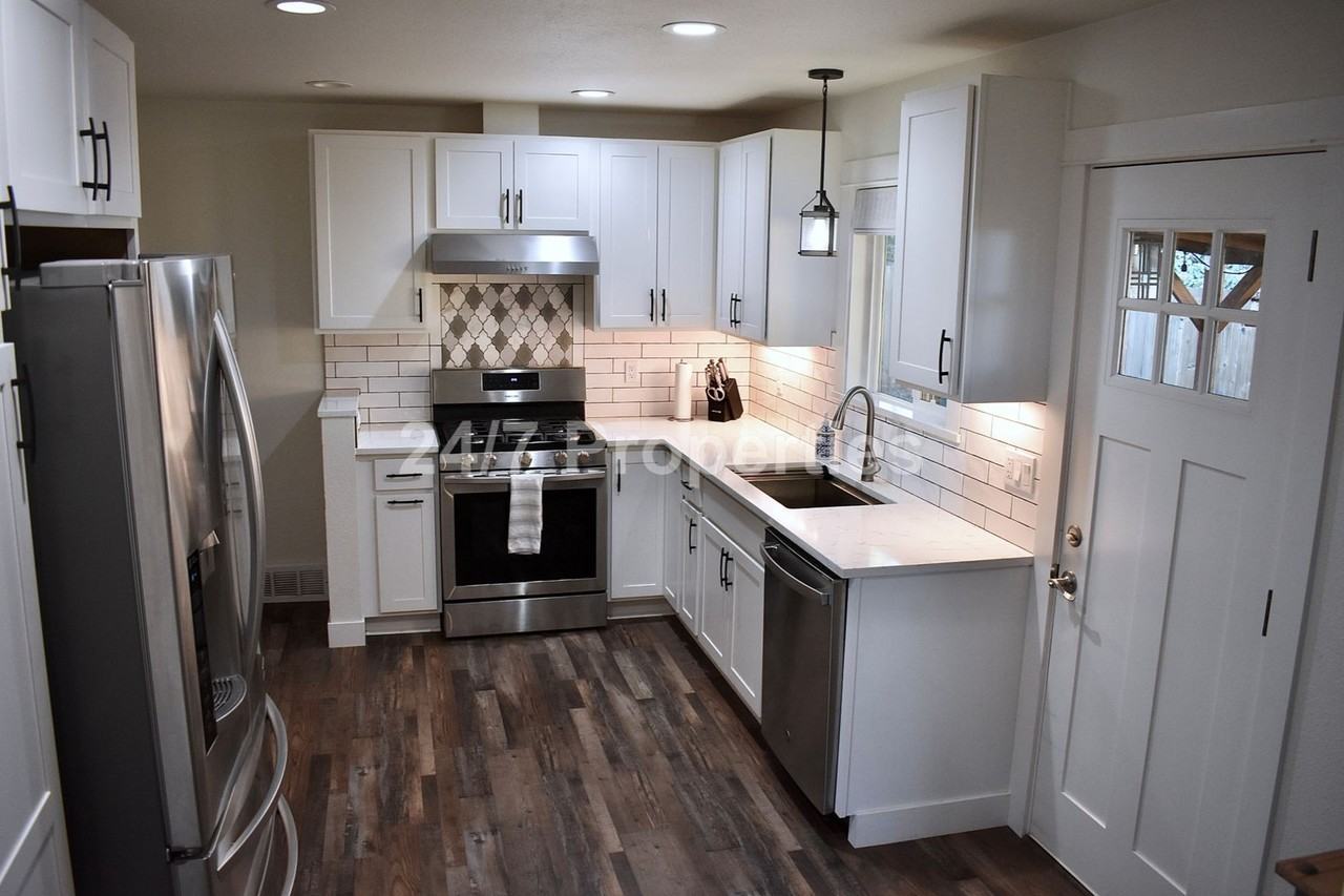 6715 Parkway Dr - Photo 5 of 13