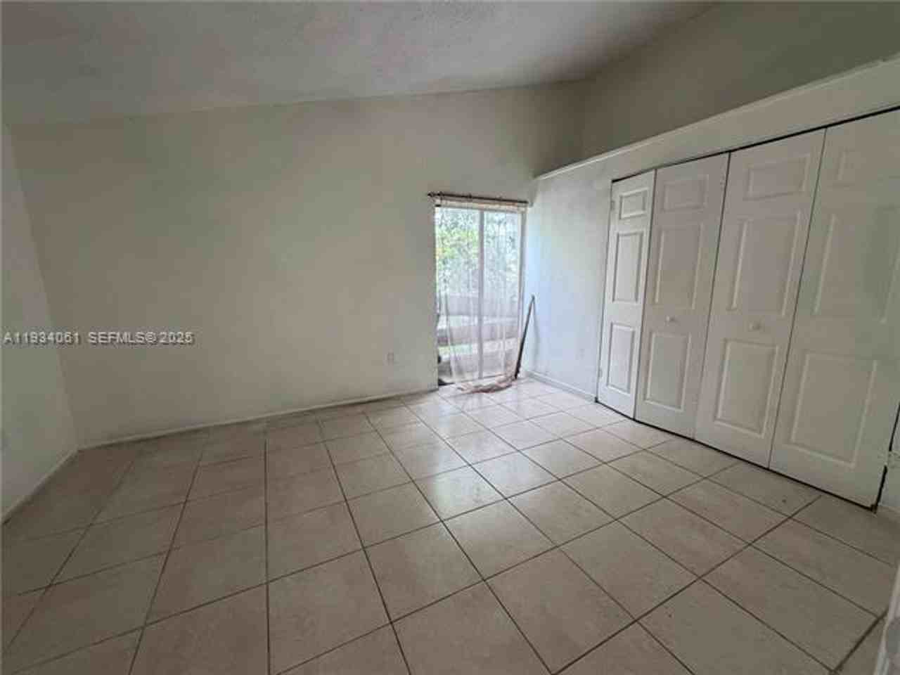 4634 4634 NW 185th St th 4634 - Photo 5 of 13