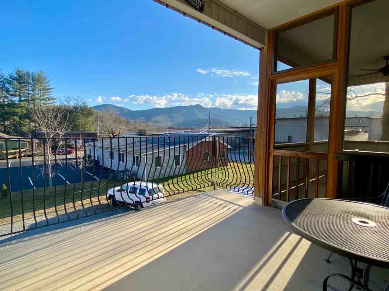 107 Richardson Blvd - Photo 3 of 28