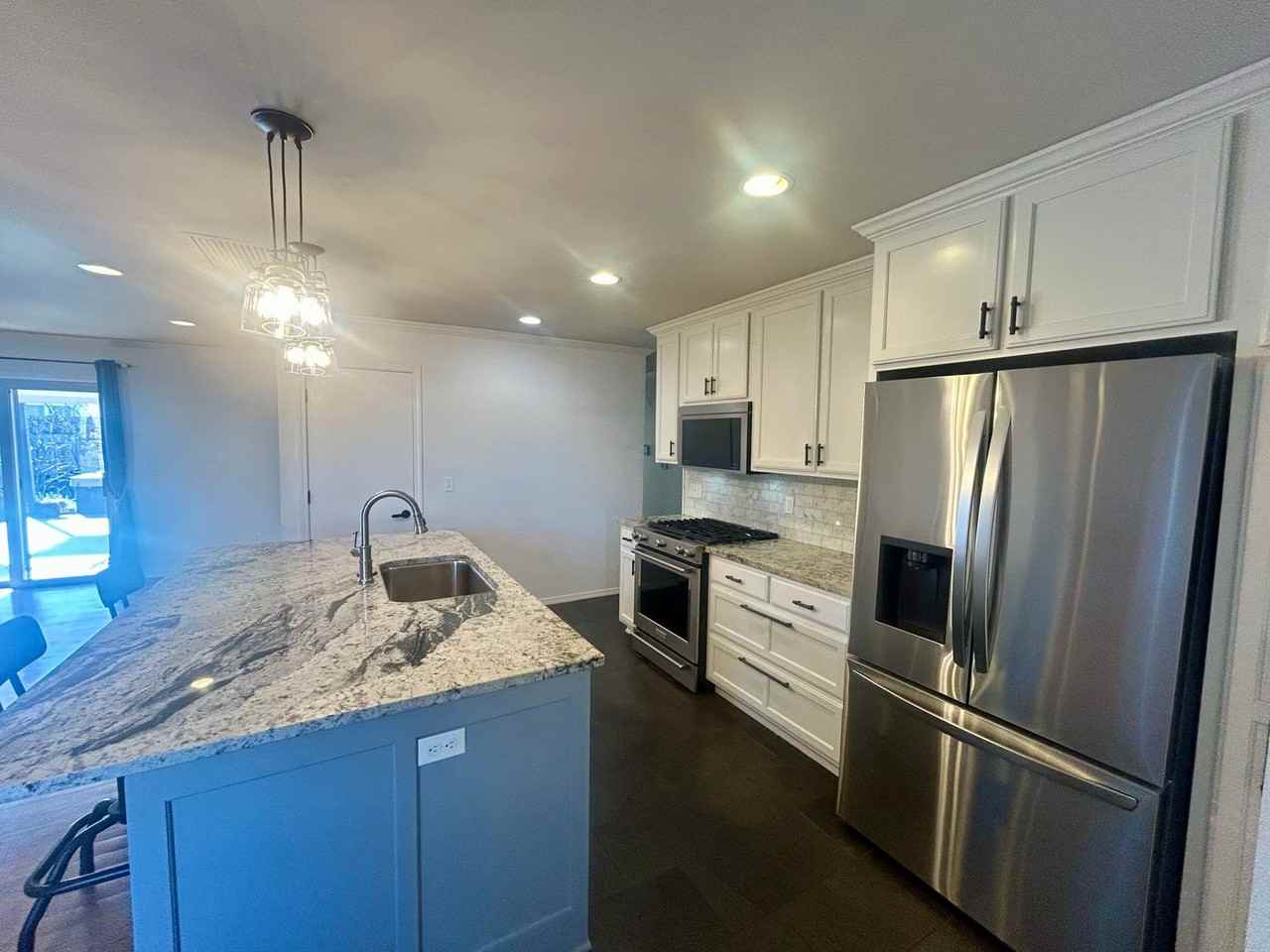 1042 E 37th St - Photo 3 of 30