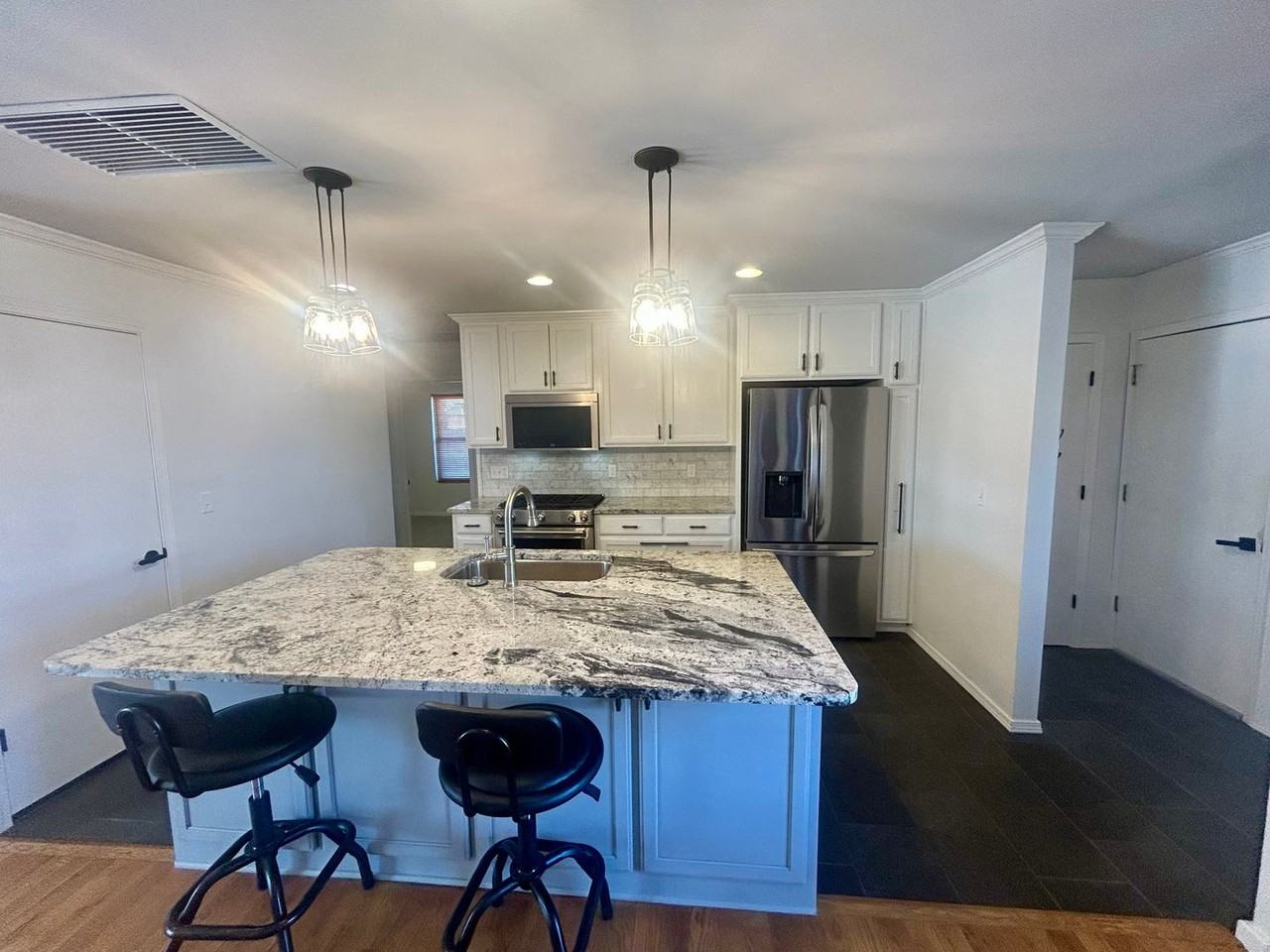 1042 E 37th St - Photo 5 of 30