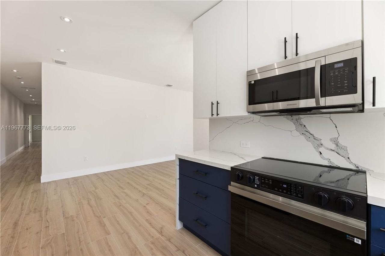 6852 Nw 4th Ave - Photo 4 of 17