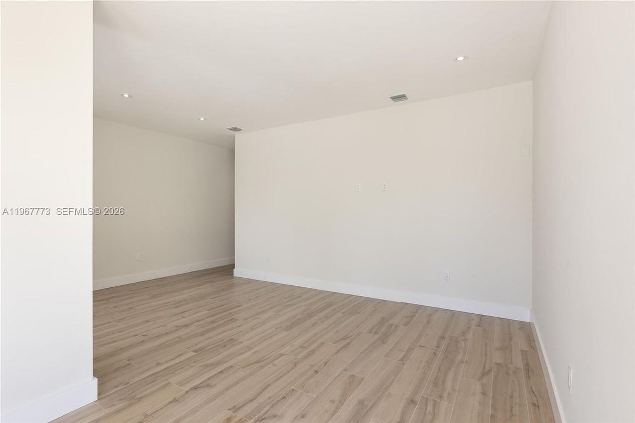 6852 Nw 4th Ave - Photo 5 of 17